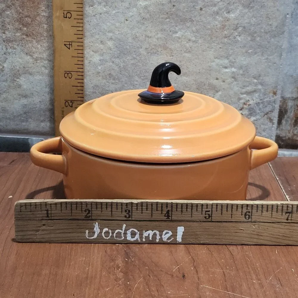 Stoneware Baking Dish Halloween Witch Hat Handle Lid Orange Soup Casserole